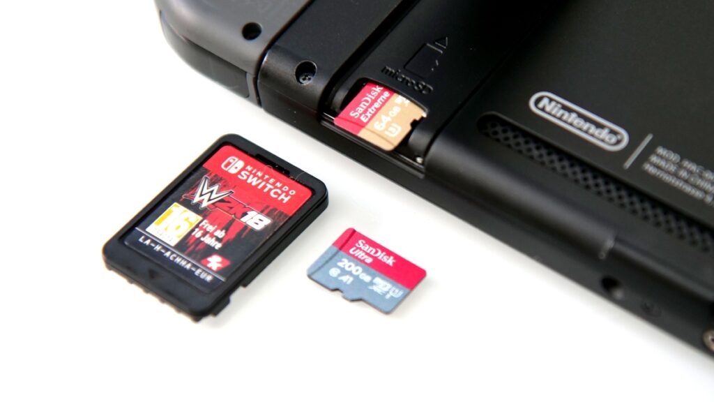 Installer une carte SD dans une Nintendo Switch
