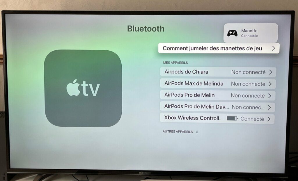 Apple TV avec une manette XBOX